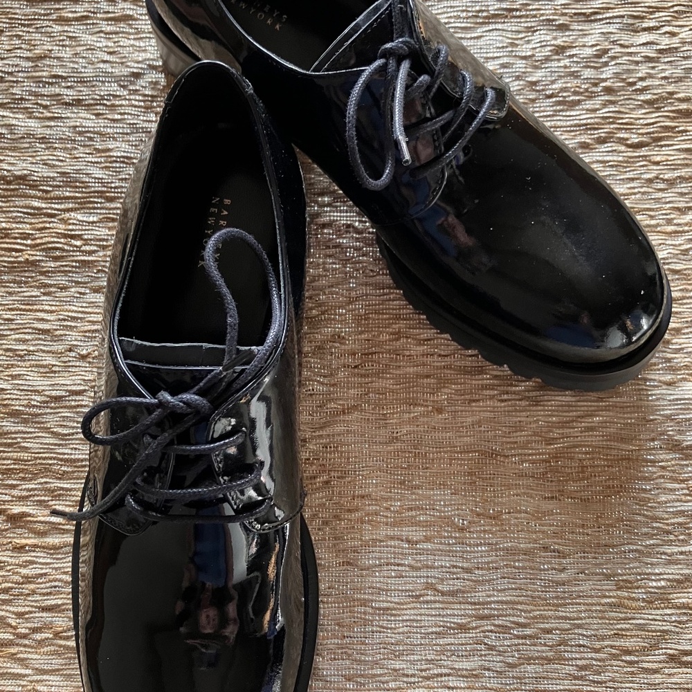 Barney's New York Black Patent Leather Lace-Up Oxfords. Size EU 36/US 6. New.